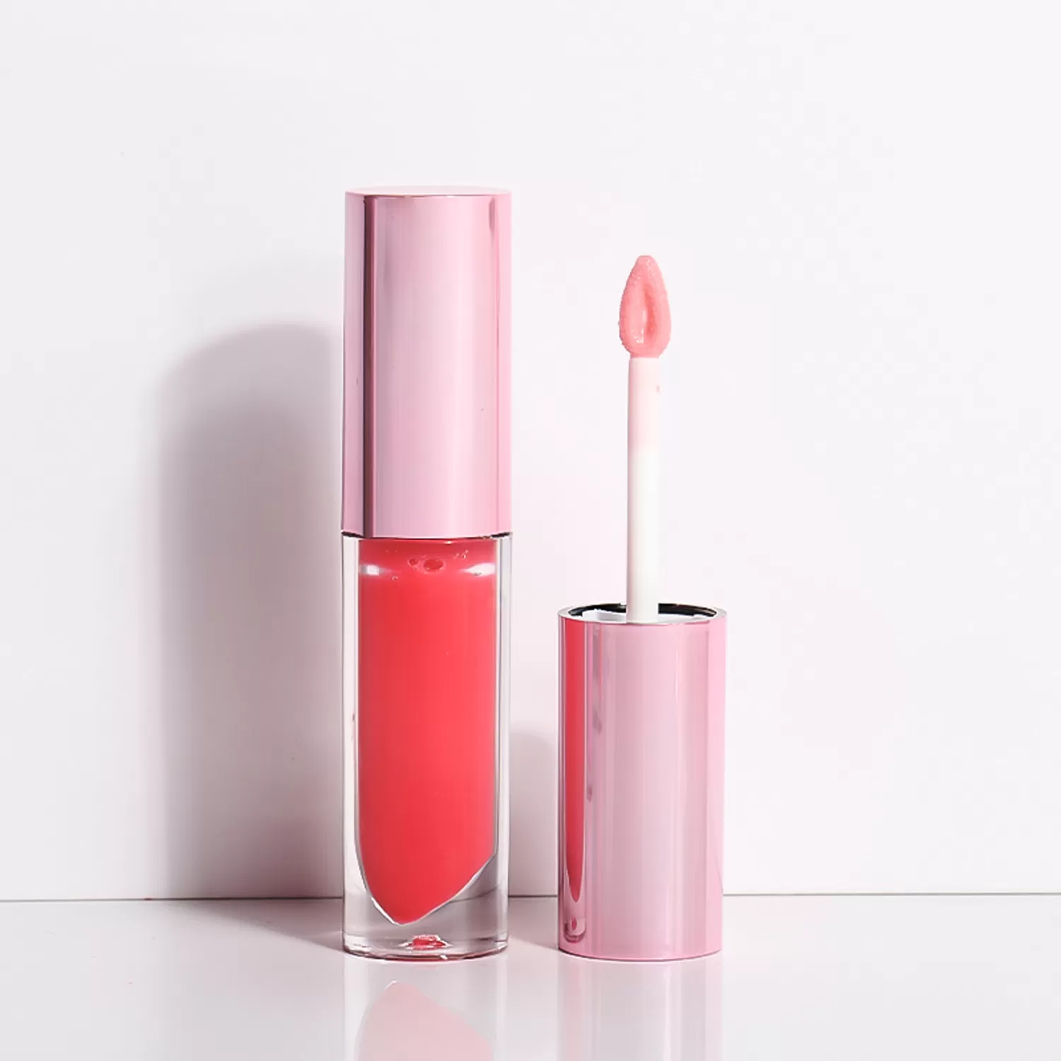Non Sticky 24 Colors Shiny Lip Gloss Nourishing Formula Long Lasting Matte Lipstick Luxury Packaging
